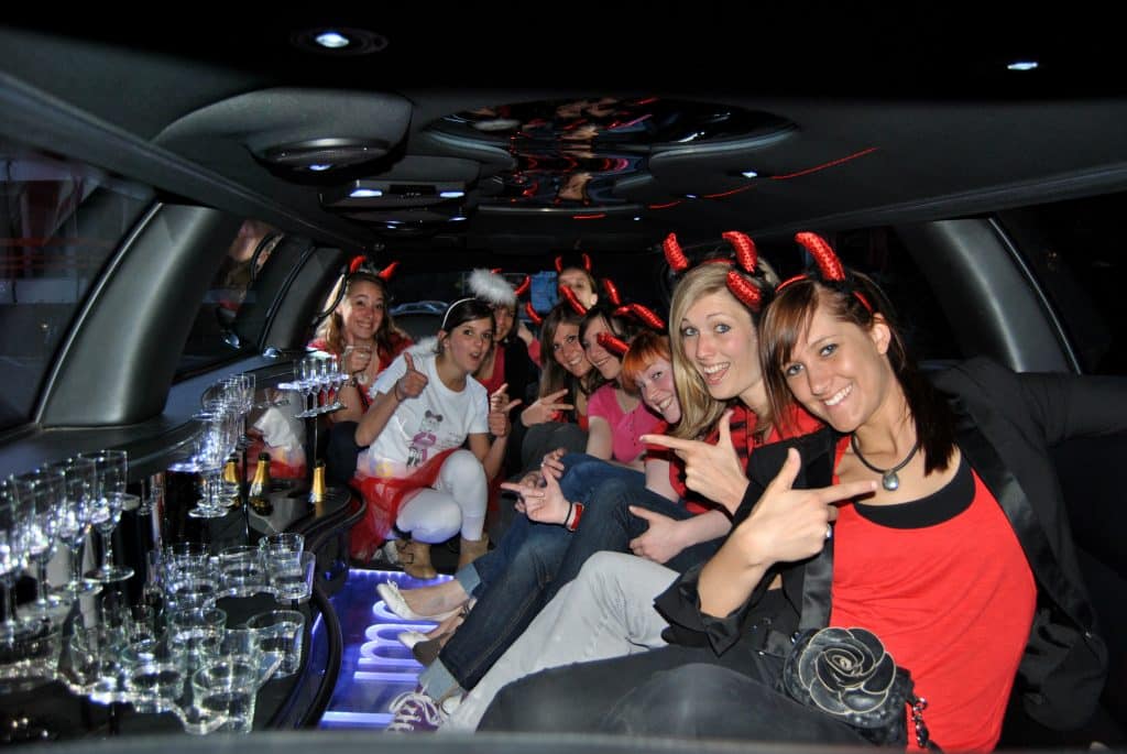 3D Limo | Location de limousine pour vos enterrements de vie de jeune fille